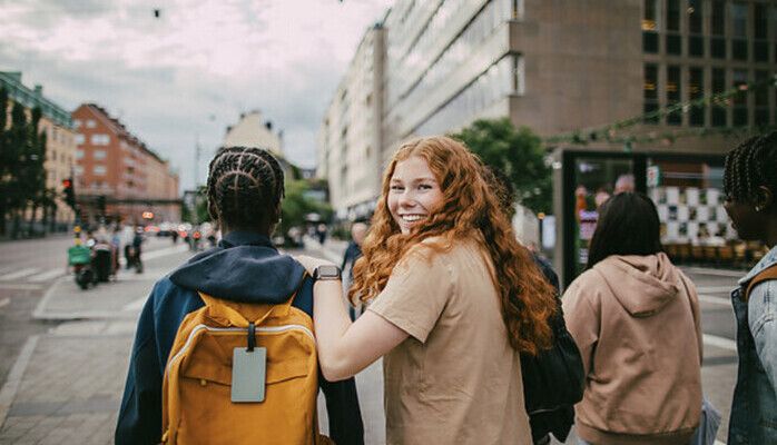 17–18-åringar sökes till fotografering – Gymnasiemiljö (Bildbyrå)