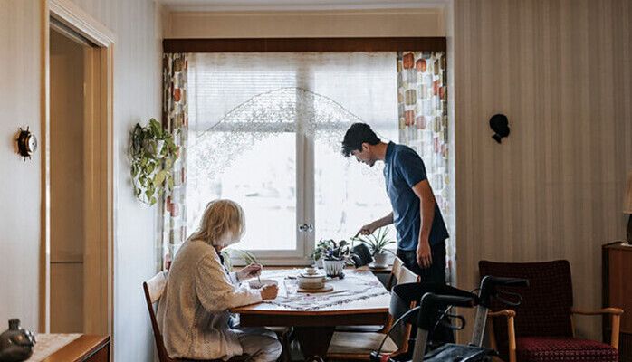 Ljus lägenhet i äldre stil sökes för fotografering (hemtjänsttema) – Stockholm