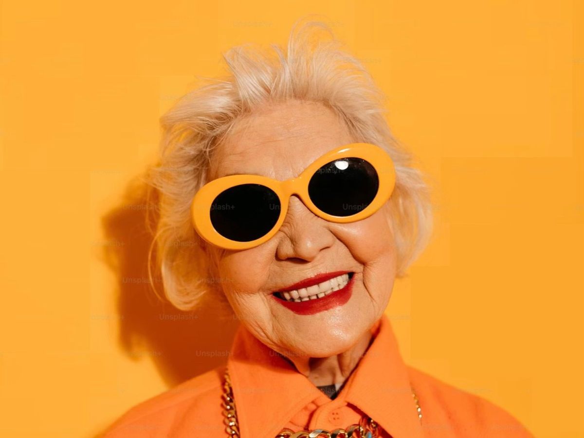 Kvinna 70–90 år med flytande engelska sökes för reklamkampanj