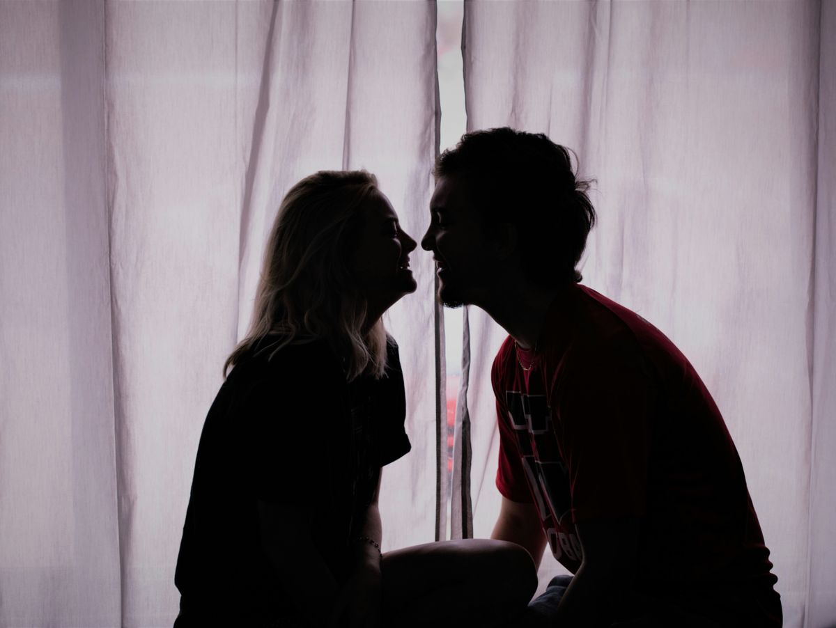  Par sökes till reklamfilm/bilder för kondomer