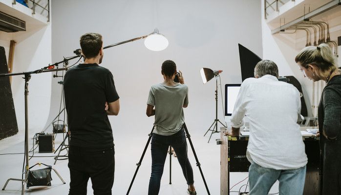 manliga 30-35år sökes till reklamfilmsinspelning för begravningsbyrå, heldag från 08.00-19.00!