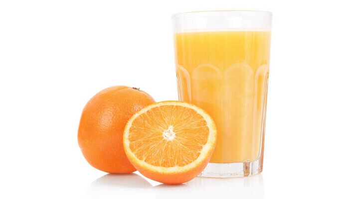 Karaktäristisk man 60+ med långt skägg och hår sökes för reklamfilm för fruktdryck