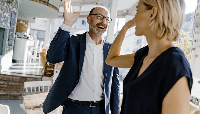Tjejer och killar 18-65 år sökes för fotografering i kontorsmiljö