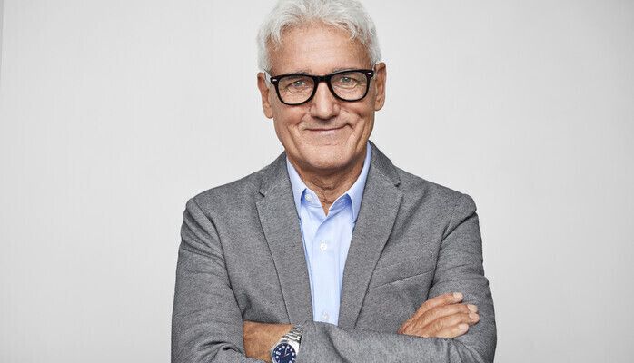 Män 50-60 år sökes till reklamfilm för bank i Bukarest