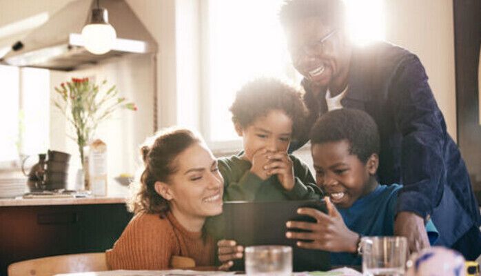 Familj sökes till fotografering "Smart home family",  12 mars , Sthlm