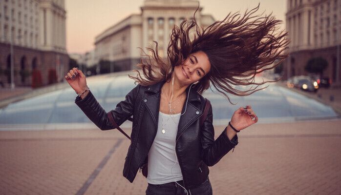 Kvinna och man 20-30 år med brunt hår sökes för reklamfilm för elkedja