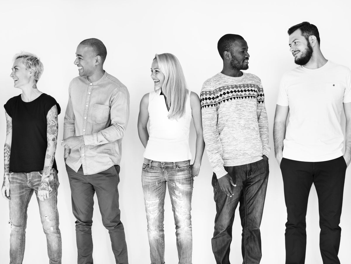 Personer med roligt minspel och dialekt sökes