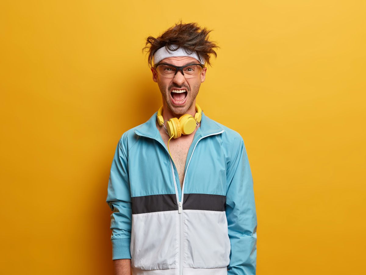 Kille med icke-stockholmsk dialekt, slapstick