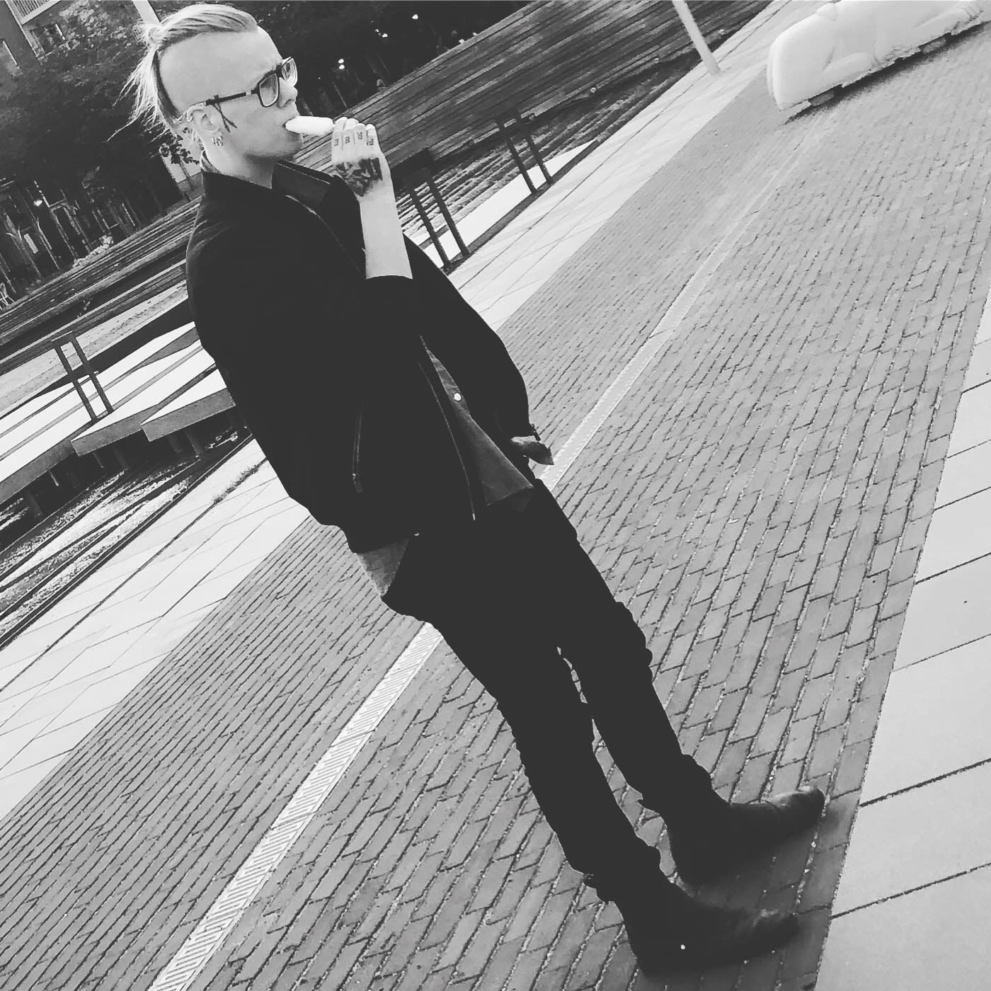 bild 0}