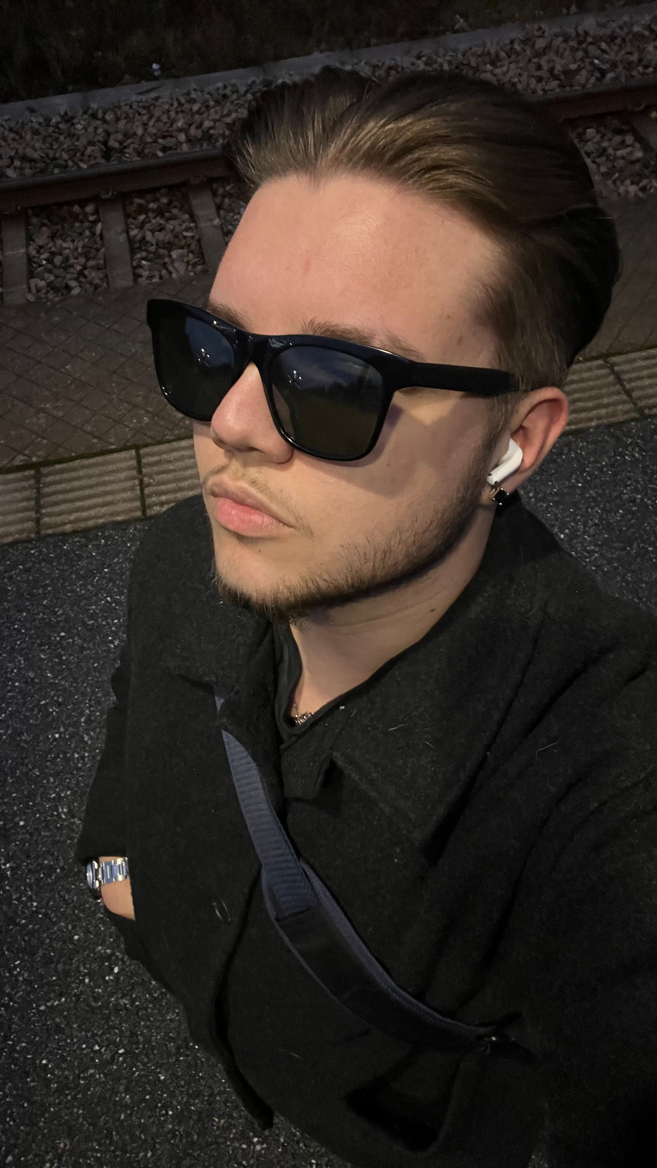 bild 0}