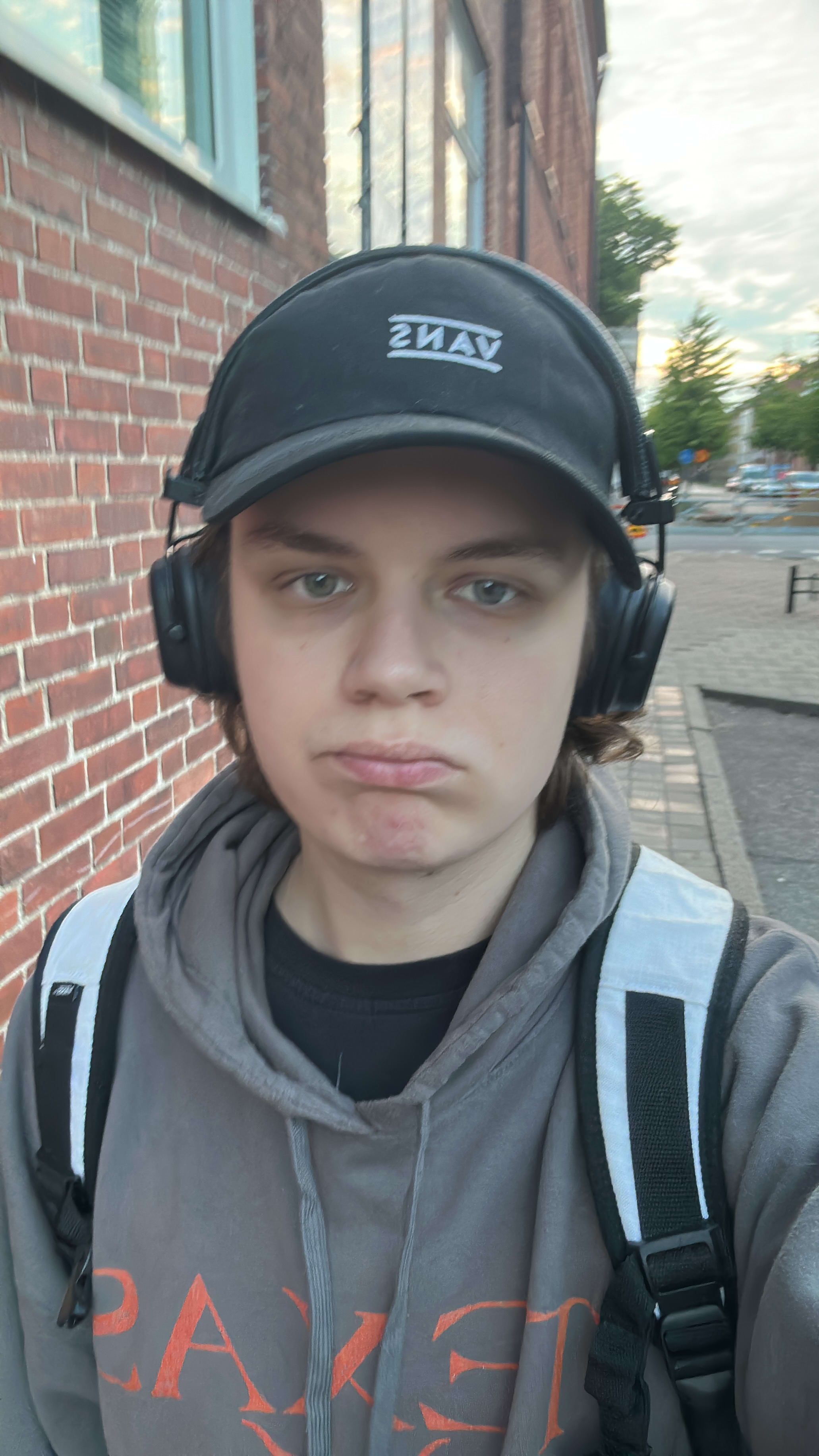 bild 0}