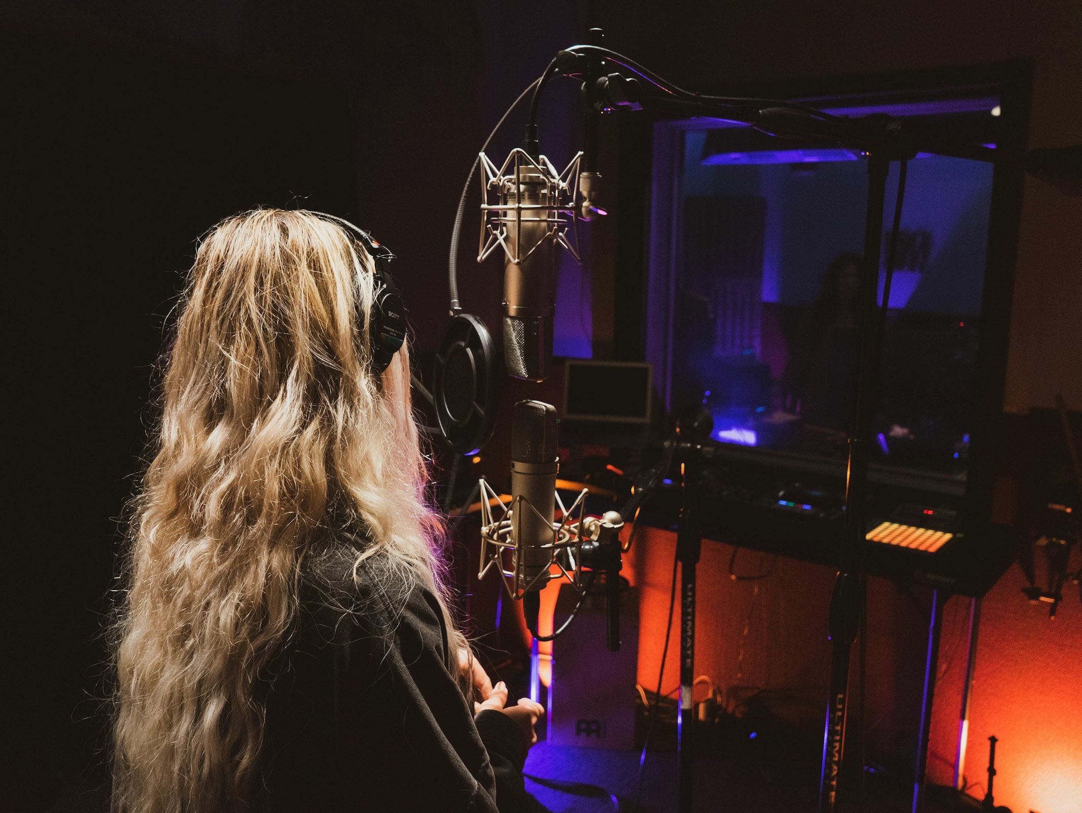 Personer med komisk tajming som kan sjunga sökes!