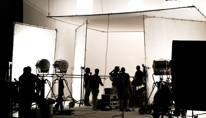 Man och kvinna 30-50 år sökes för fotografering för KIA Försäkringar