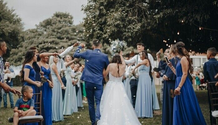 Bröllopsgäster sökes till reklamfilm för hamburgerföretag