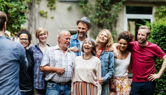 Adopterad person sökes för humoristiskt TV-program om svenskhet