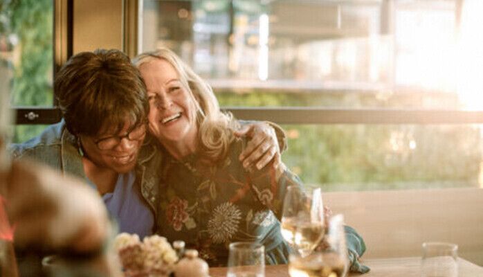 Kvinnlig modell 70+ sökes för fotografering "Patient och läkare" med bildbyrå, 23 oktober