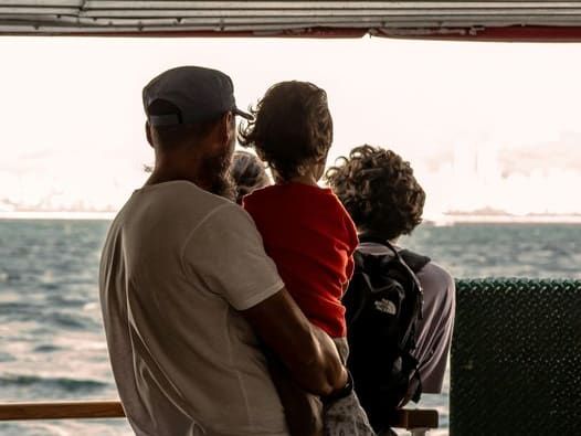 Förälder/Föräldrar sökes till ett reklamuppdrag för ett kryssningsbolag mellan Sthlm/Helsingfors!! 15 000 kr