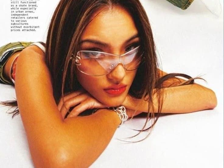 Konstnärlig modeplåtning för vintageföretag