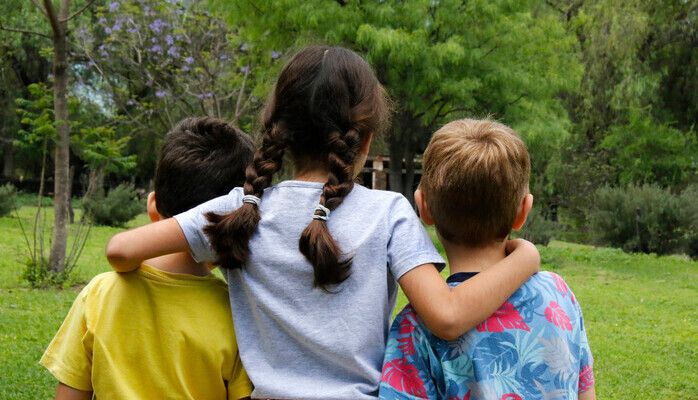 3 barn ca 5-10 år sökes för reklamfilm för möbelföretag