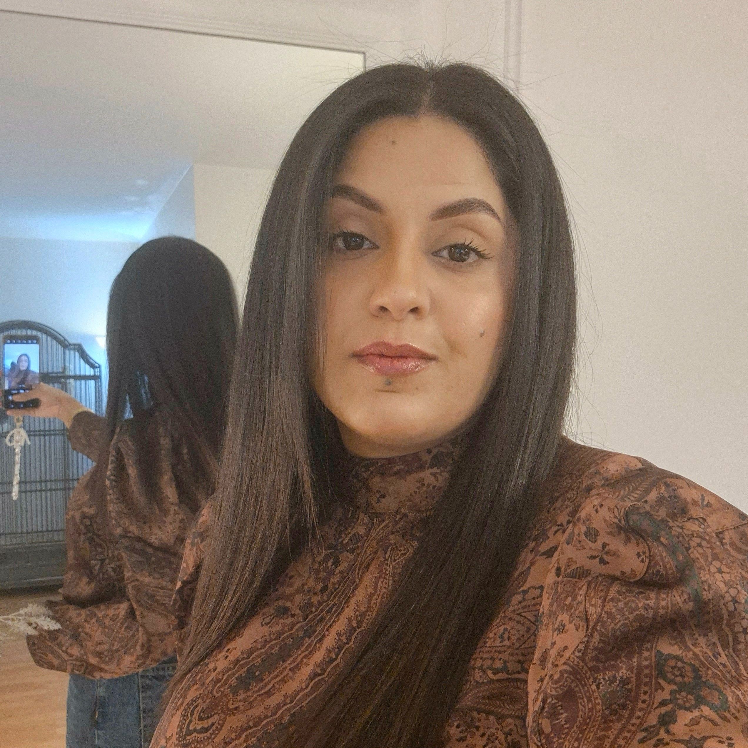 Profilbild för Hira Akhtar