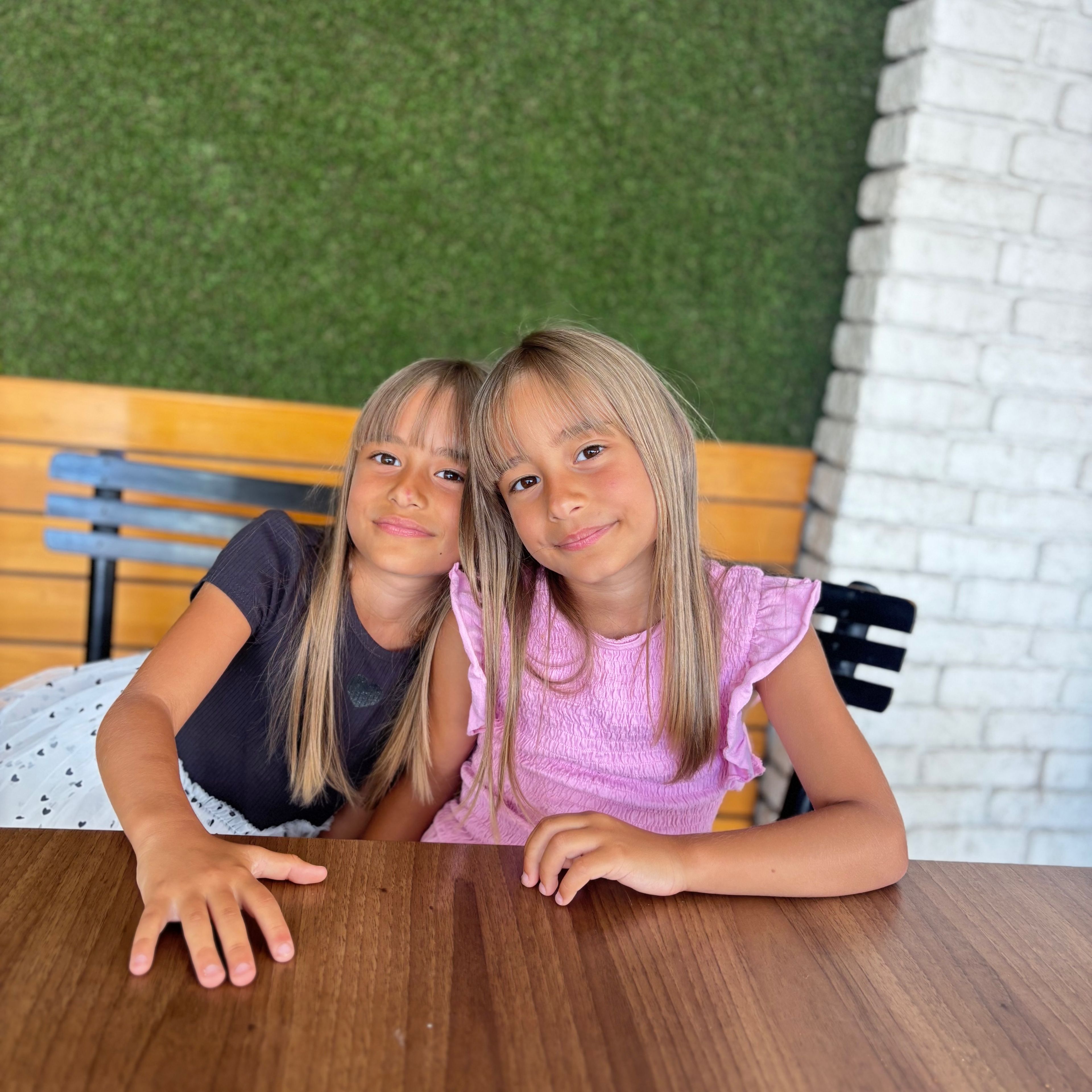 Profilbild för Nika Och Viktoria Milutinovic