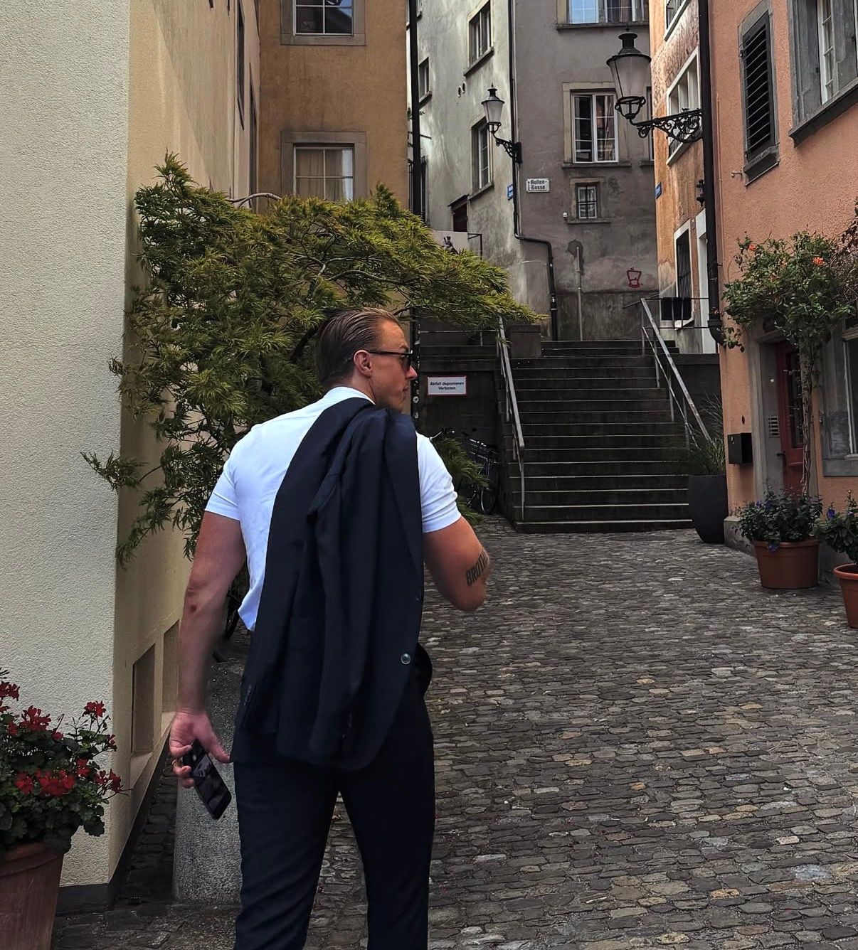 bild 0}