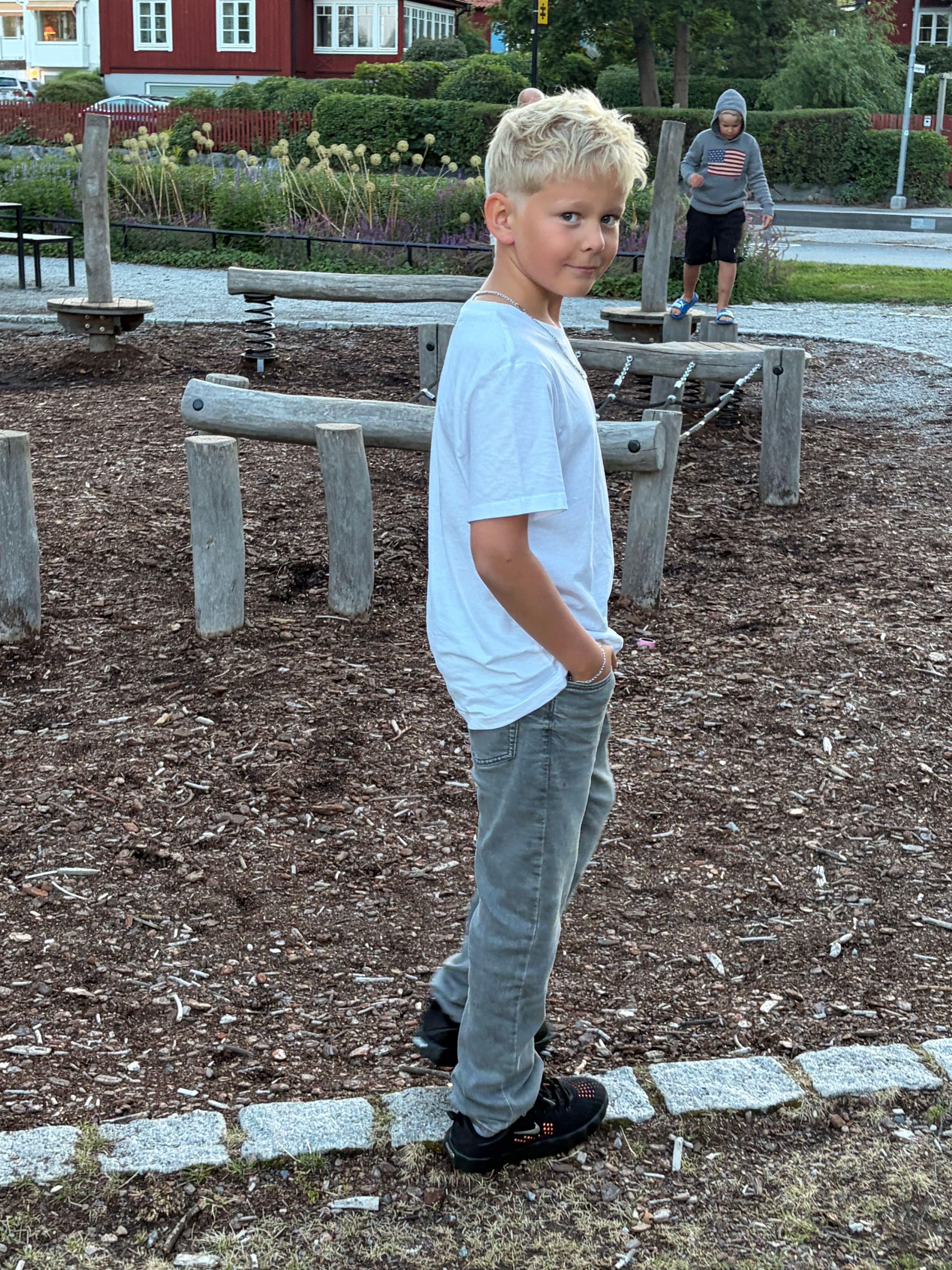 bild 0}