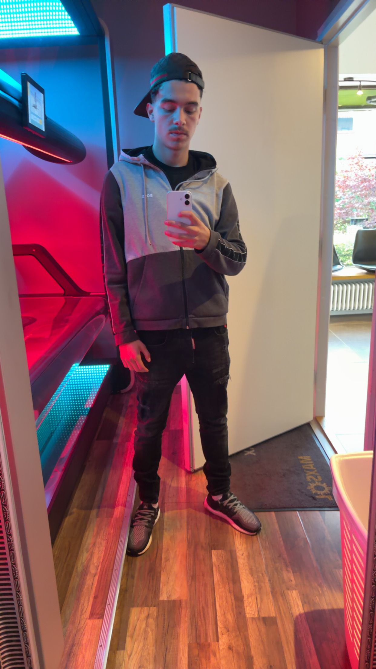 bild 0}